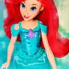Ariel-pop – Disney Royal Shimmer collectie, 29 cm Productafbeelding-voorbeeld 3