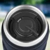 Close-up of the lid of a thermal mug, showing the open/close mechanism. Anteprima dell’immagine prodotto