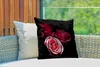 MuchoWow® Outdoor Kissen - Ein Foto von rosa Rosen mit Produktbild-Vorschau 3