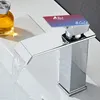 Jednootvorová umyvadlová baterie v matné černé a zlaté Náhled obrázku produktu 3
