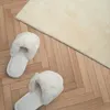 Planche en PVC adhésive à motif chevrons, idéale pour les Voir les images du produit 4