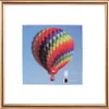 A framed picture of a hot air balloon. Produktbild-Vorschau
