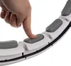 A close-up shot of a hand pressing a button on a fitness hoop. Voir les images du produit