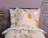 A close-up view of a unicorn-themed duvet cover and pillowcase set on a bed. Produktbild-Vorschau