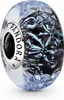 A close-up studio shot of a Pandora charm. Anteprima dell’immagine prodotto