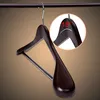 A dark brown wooden clothes hanger on a dark brown rod, with an inset showing a close-up of the hanger's shoulder with a 15-degree angle indicated. Produktbild-Vorschau