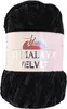 A ball of black velvet yarn with a label. Náhled obrázku produktu