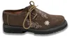 Seitenansicht traditioneller Trachtenschuhe mit aufwendiger Stickerei und Blockabsatz. Diese handgefertigten Lederhosen-Schuhe aus Rindsleder verfügen über seitliche Schnürung für einen authentischen Look. Produktbild-Vorschau