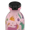 A close-up view of the top of a pink water bottle with a cartoonish design. Voir les images du produit