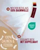 Close-up of a white duvet with text overlays and a brand tag. Produktbild-Vorschau