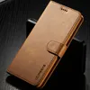 A brown leather phone case is shown on a dark surface. Produktbild-Vorschau