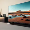 A modern living room setup with a large TV displaying a scenic landscape, and a small black media box on a cabinet. Anteprima dell’immagine prodotto