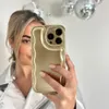 xoxo Wildhearts Wavy case Gold - iPhone 14 Hülle Produktbild-Vorschau 6