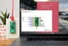 A Raspberry Pi Pico microcontroller board is connected to a laptop, displaying a pinout diagram and datasheet on the screen. Produktbild-Vorschau