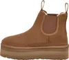 A side view of a brown UGG Neumel Chelsea Platform Boot. Voir les images du produit
