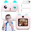 A child is shown giving a thumbs up next to a pink toy camera that prints photos. Anteprima dell’immagine prodotto
