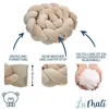 A braided pillow with text callouts and close-up images of its texture and filling. Produktbild-Vorschau