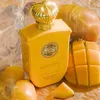 A perfume bottle is surrounded by ice cubes and mango slices, suggesting a fresh and fruity scent. Produktbild-Vorschau