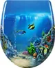 An underwater scene with various fish and coral, depicted on what appears to be a toilet seat. Produktbild-Vorschau