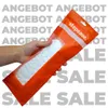 Weiße strukturierte Schuheinlage in orangefarbener Verpackung, von einer Hand gehalten, mit überlagertem Text 'SALE' Produktbild-Vorschau