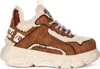A side view of a single Buffalo CLD Chai Warm sneaker in beige and brown. Podgląd zdjęcia produktu
