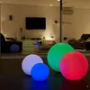 Several illuminated spherical lamps are displayed in a modern living room setting. Voir les images du produit
