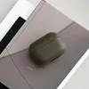 Uniq Etui Terra Airpods Pro Genuine Leather Czerwony/Red Podgląd zdjęcia produktu 3