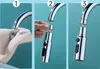 Three images showing the installation steps of a faucet sprayer head. Anteprima dell’immagine prodotto