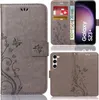 Collage of images showing a grey flip phone case with a floral pattern, a phone inserted into the case, and cards and currency in the card slots. Produktbild-Vorschau