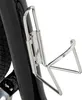 A close-up shot of a silver metal water bottle cage attached to the black frame of a bicycle. Voir les images du produit