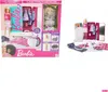 A Barbie crafting wardrobe playset with a doll and accessories. Produktbild-Vorschau