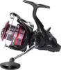 A black and red fishing reel is shown against a white background. Produktbild-Vorschau