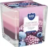 A scented candle in a glass jar with a label featuring frozen berries. Voir les images du produit