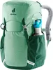 A green Deuter Junior rucksack with a water bottle in the side pocket. Voir les images du produit