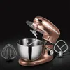 A rose gold stand mixer with its bowl and attachments is displayed against a black background. Voir les images du produit