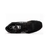 A top-down view of a black New Balance sneaker. Voir les images du produit