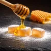 Kandylas Loukoumi Honiggeschmack mit Honiglöffel und Waben Produktbild-Vorschau