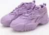 A pair of purple Reebok sneakers. Náhled obrázku produktu