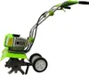 A side view of a green and gray rototiller on a white background. Voir les images du produit