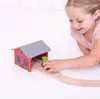 Bigjigs Rail Cihlové depo pro dva vláčky Náhled obrázku produktu 6