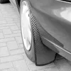 A close-up view of a car's mudguard and wheel, with a patterned surface on the mudguard. Anteprima dell’immagine prodotto
