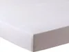 A close-up, angled view of a white fitted sheet or mattress cover. Produktbild-Vorschau