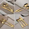 Collage of gold-colored cutlery sets on white plates and neutral-colored napkins. Anteprima dell’immagine prodotto