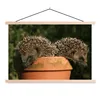 MuchoWow® Textilposter Zwei Igel auf einem Topf 120x80 cm Produktbild-Vorschau 1