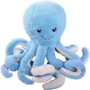 A plush toy octopus on a white background. Anteprima dell’immagine prodotto