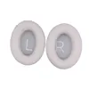 Two white ear pads for headphones, labeled L and R. Anteprima dell’immagine prodotto