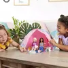 Set tenda da campeggio Barbie con 2 bambole e accessori Anteprima dell’immagine prodotto 22