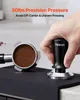 A hand is shown pressing an espresso tamper into a portafilter filled with coffee grounds. Produktbild-Vorschau