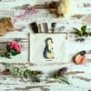 Mr. & Mrs. Panda Mäppchen Pinguin Blumen Größe M - Weiß - Produktbild-Vorschau 1