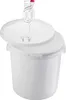 A white plastic fermentation bucket with a lid and a fermentation lock. Voir les images du produit